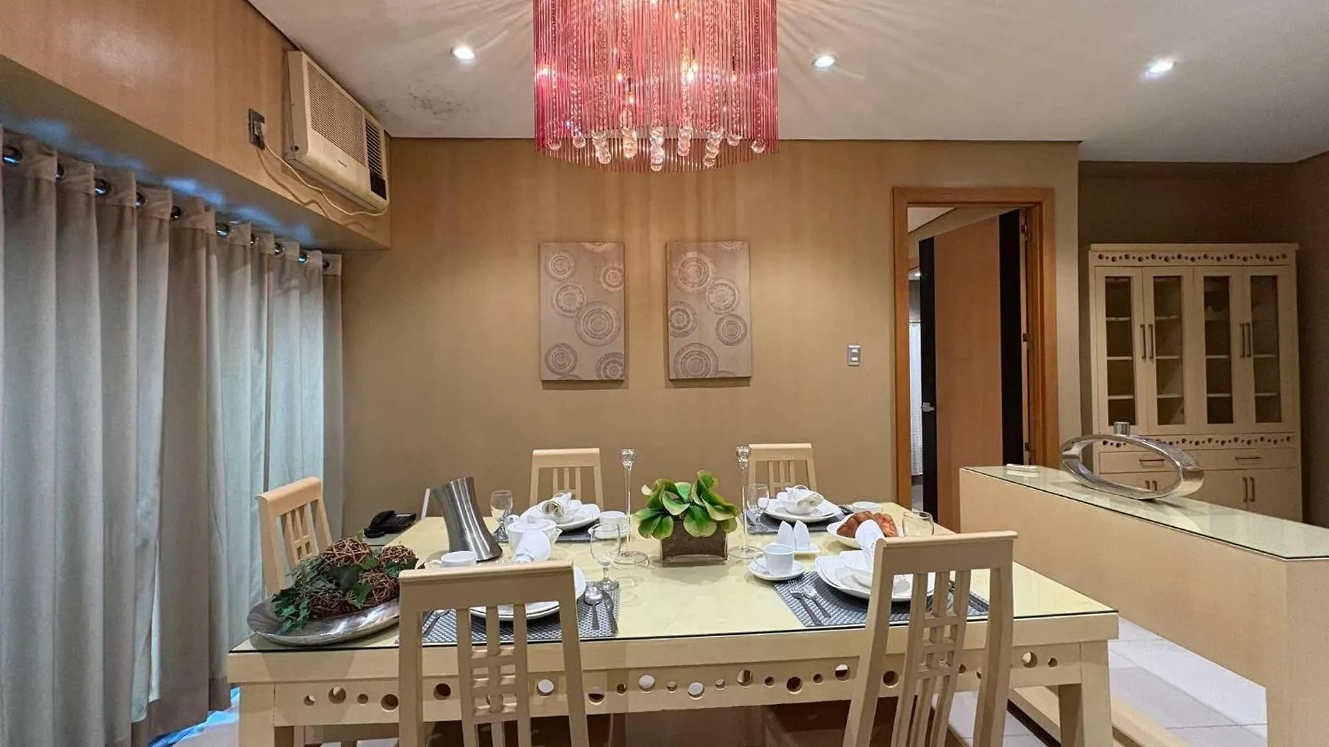 The Luxe Residences Μανίλα