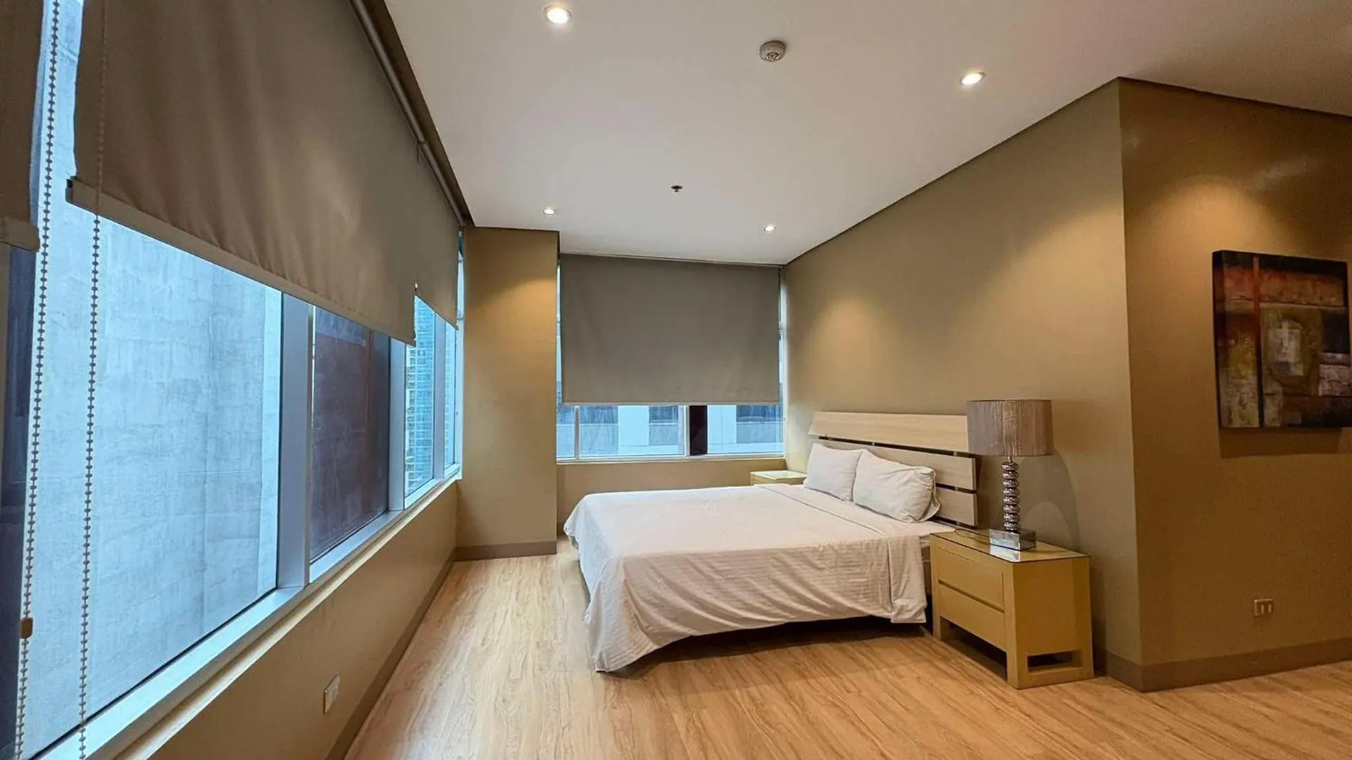 The Luxe Residences Manila 0*,